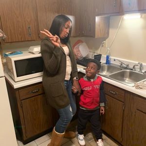 Meet your Posher, Alexis